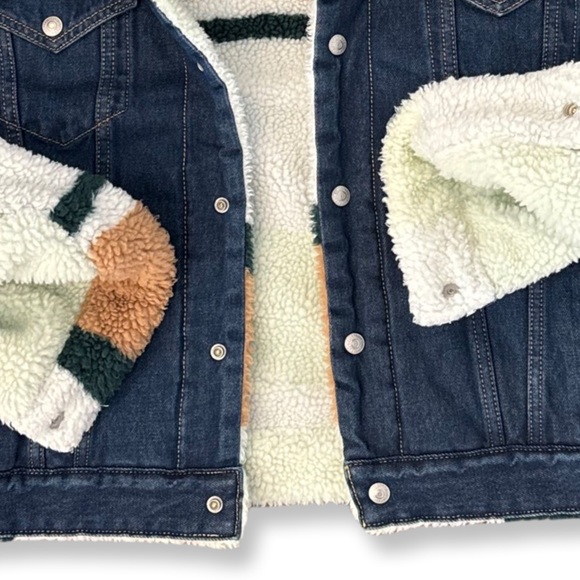 LEVI’S PREMIUM REVERSIBLE VINTAGE RELAXED FIT SHERPA TRUCKER JACKET A31760000 - Picture 10 of 16